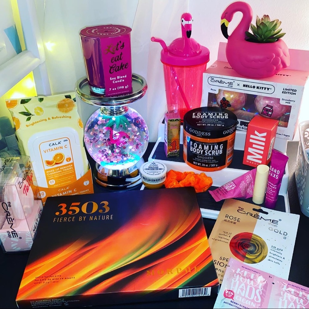 🦩Flamingo Bundle with Makeup!